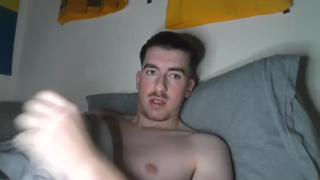 Snapshot of essexboy_2002 chatting on January 6, 11:51 pm essexboy 2002 online show from January 6, 11:51 pm