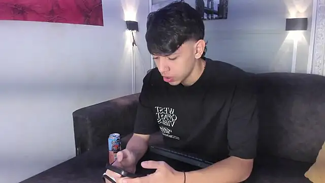 Snapshot of sebas_pretty7 chatting on January 15, 12:43 pm sebas pretty7 online show from January 15, 12:43 pm