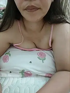 Snapshot of linhha23 chatting on May 17, 1:40 pm linhha23 online show from May 17, 1:40 pm