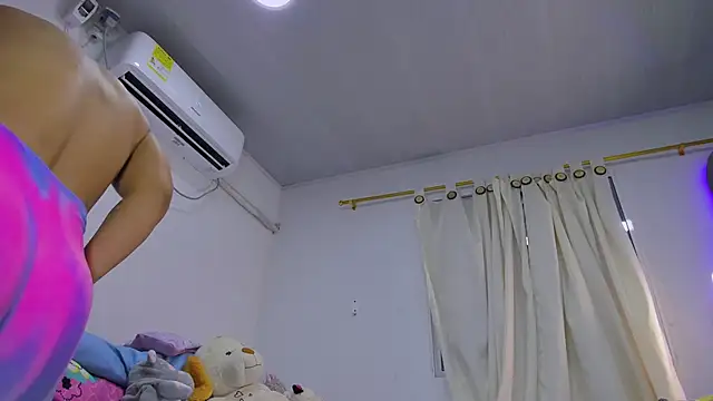 Snapshot of vennuss19 chatting on April 30, 10:58 pm vennuss19 online show from April 30, 10:58 pm
