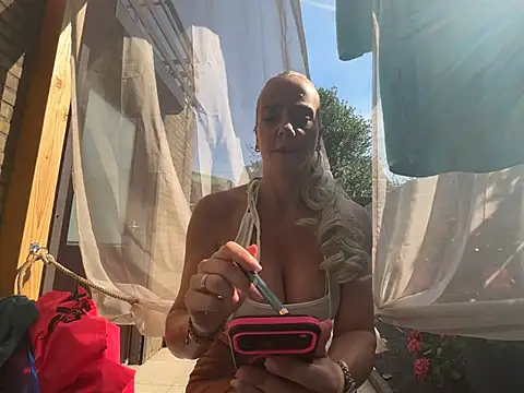 Snapshot of missconly chatting on July 10, 8:18 am missconly online show from July 10, 8:18 am