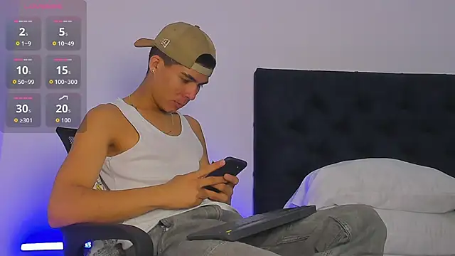 Marcus Moreno online show from January 13, 11:43 pm