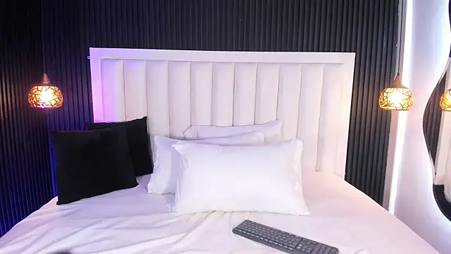 PandoraMiller online show from February 27, 5:02 pm