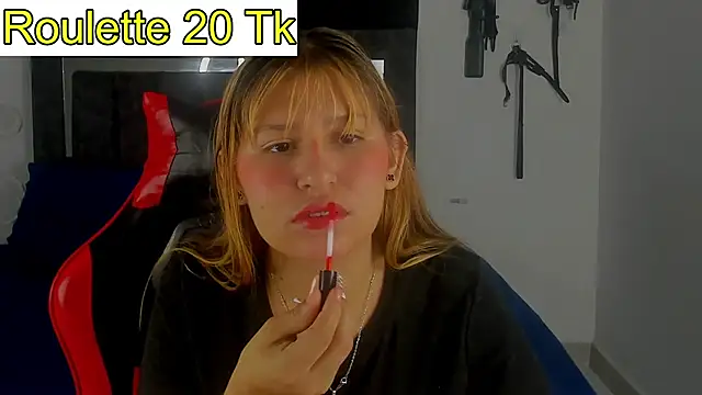 Snapshot of Bella_Blanca chatting on February 10, 12:09 pm Bella Blanca online show from February 10, 12:09 pm