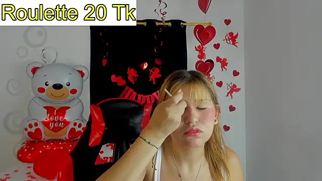 Snapshot of Bella_Blanca chatting on February 13, 12:12 pm Bella Blanca online show from February 13, 12:12 pm