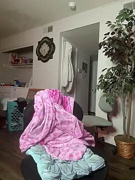 Snapshot of hispinkfreak219 chatting on February 14, 5:37 am hispinkfreak219 online show from February 14, 5:37 am