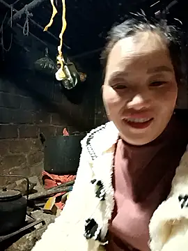 Snapshot of yu--yo chatting on January 11, 1:32 am yu--yo online show from January 11, 1:32 am