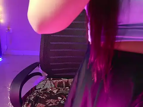 Snapshot of CutieVibe01 chatting on February 21, 2:07 pm CutieVibe01 online show from February 21, 2:07 pm