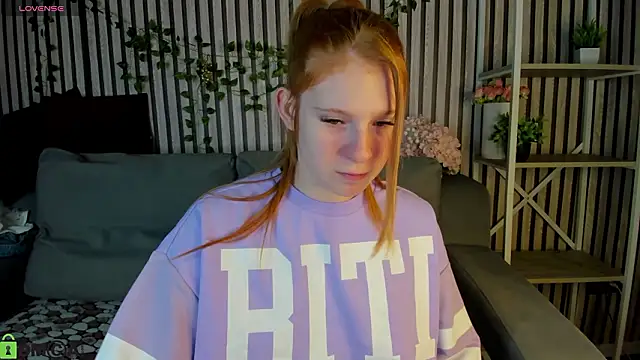 Snapshot of Sally_Ange1 chatting on February 16, 9:16 am Sally Ange1 online show from February 16, 9:16 am