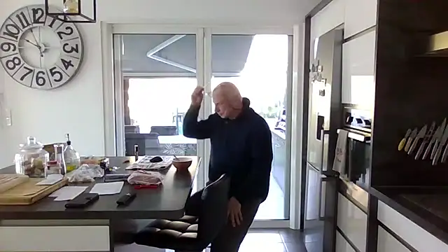 Helinetrav online show from February 25, 8:57 am