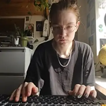 Snapshot of Shy_Bamby chatting on May 3, 9:26 am Shy Bamby online show from May 3, 9:26 am
