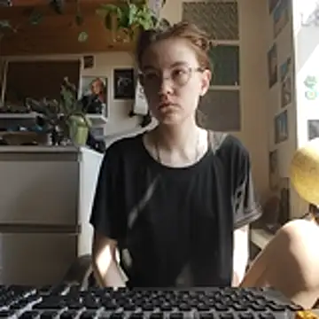 Snapshot of Shy_Bamby chatting on May 23, 9:24 am Shy Bamby online show from May 23, 9:24 am