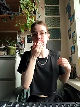 Snapshot of Shy_Bamby chatting on July 1, 10:39 am Shy Bamby online show from July 1, 10:39 am