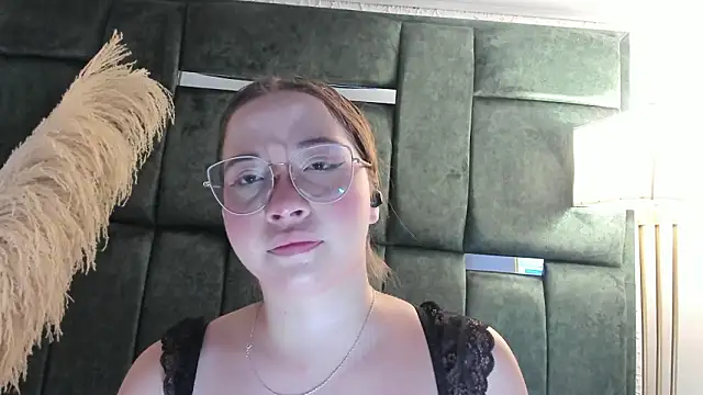 Snapshot of AliciaWhite_nt chatting on February 21, 1:01 pm AliciaWhite nt online show from February 21, 1:01 pm