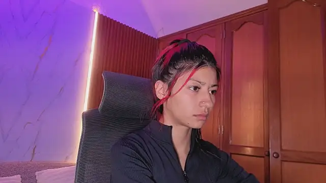 dulcetorresvg online show from April 11, 3:11 am