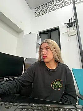 MichaelRossexxx online show from April 12, 12:21 pm