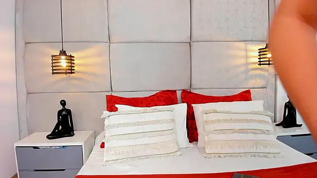 Snapshot of IvonneOwen chatting on February 4, 3:34 am IvonneOwen online show from February 4, 3:34 am