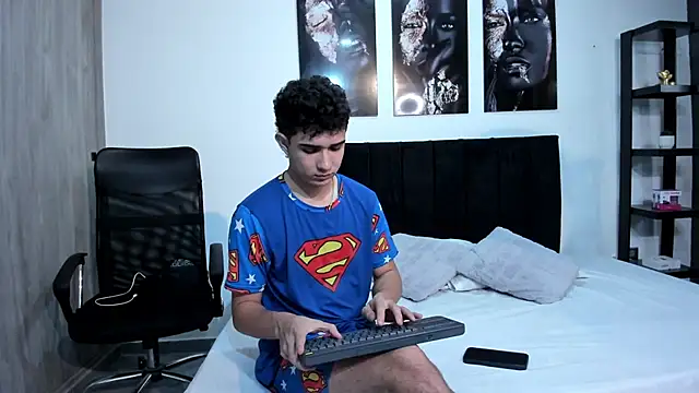 Snapshot of Alejo_Grey chatting on January 8, 1:02 pm Alejo Grey online show from January 8, 1:02 pm