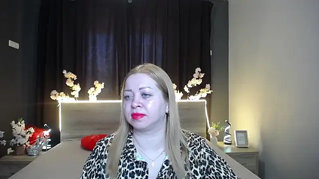 Snapshot of OliviaVerr chatting on March 26, 1:17 pm OliviaVerr online show from March 26, 1:17 pm