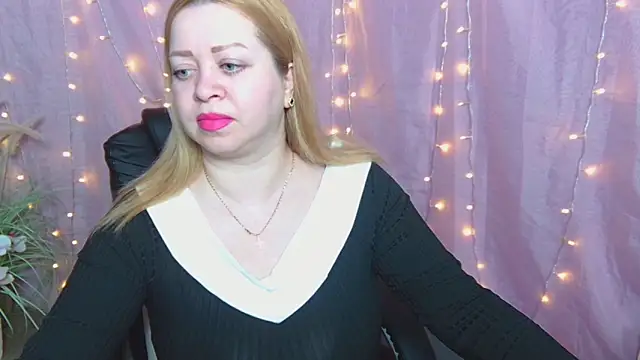 Snapshot of OliviaVerr chatting on April 17, 12:19 pm OliviaVerr online show from April 17, 12:19 pm