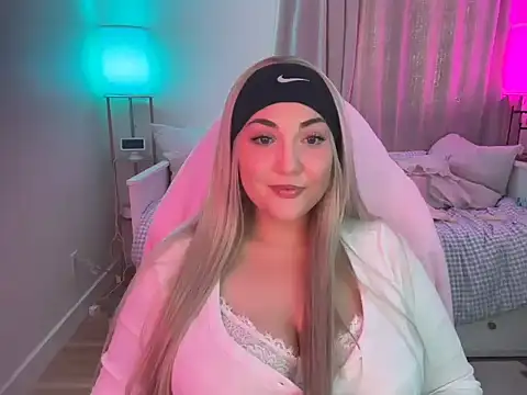 Snapshot of BellaMarieXO chatting on February 3, 9:53 pm BellaMarieXO online show from February 3, 9:53 pm