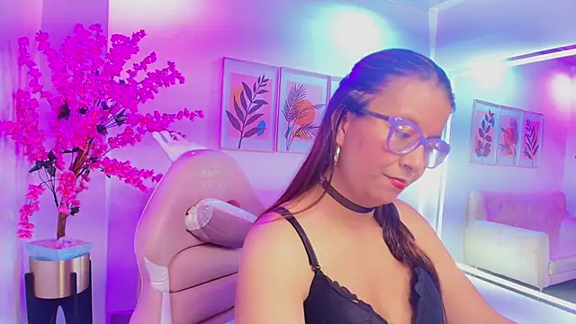 Snapshot of Amber__rouge chatting on January 10, 3:52 am Amber rouge online show from January 10, 3:52 am