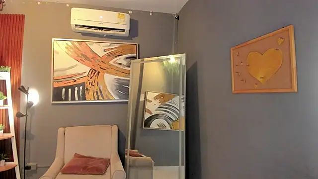 ailann  online show from April 15, 7:43 pm