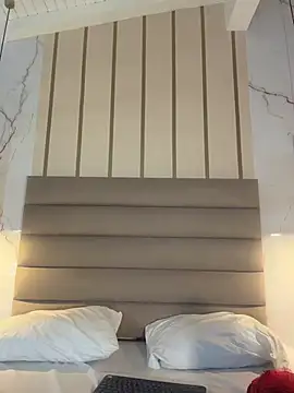 EmmaJhoons online show from March 23, 10:08 am