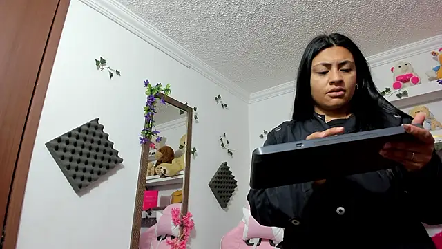 Snapshot of maira_diazz chatting on February 9, 12:09 pm maira diazz online show from February 9, 12:09 pm