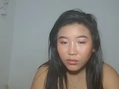 Zyeiii online show from April 6, 8:43 pm