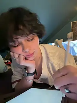 Snapshot of quwuinnie333 chatting on January 8, 5:43 am quwuinnie333 online show from January 8, 5:43 am