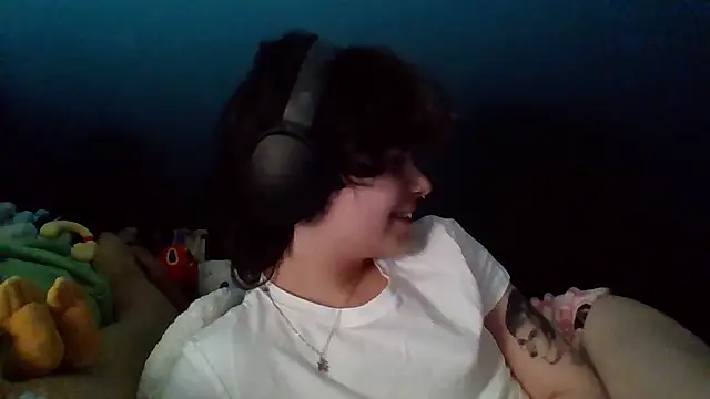 Snapshot of quwuinnie333 chatting on January 15, 3:11 am quwuinnie333 online show from January 15, 3:11 am