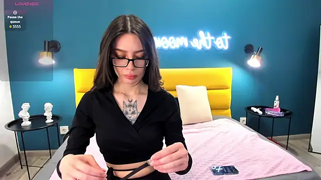 Snapshot of IvyDainty chatting on April 2, 1:36 am IvyDainty online show from April 2, 1:36 am