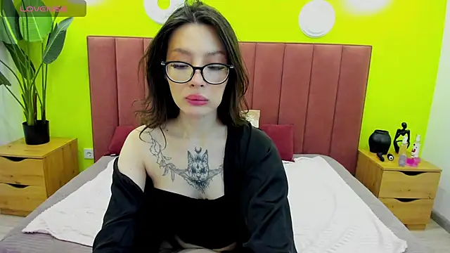 Snapshot of IvyDainty chatting on April 10, 1:33 am IvyDainty online show from April 10, 1:33 am