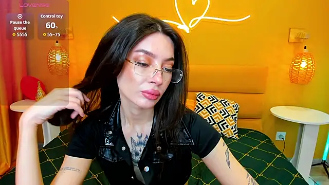 Snapshot of IvyDainty chatting on June 18, 1:28 am IvyDainty online show from June 18, 1:28 am