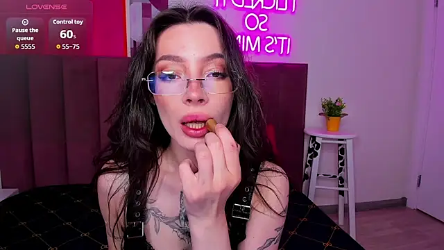 Snapshot of IvyDainty chatting on June 21, 1:08 am IvyDainty online show from June 21, 1:08 am