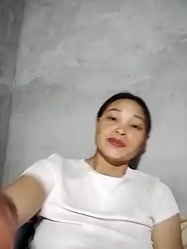 Snapshot of miray- chatting on May 13, 9:55 pm miray- online show from May 13, 9:55 pm
