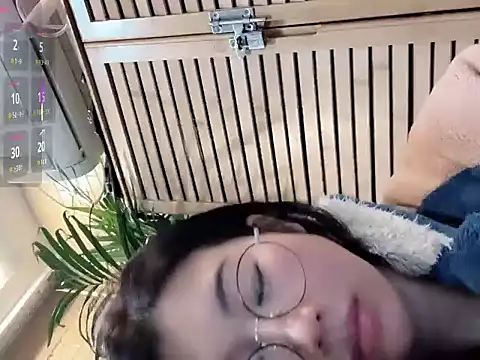 Snapshot of neinei_bao chatting on January 9, 2:47 am neinei bao online show from January 9, 2:47 am