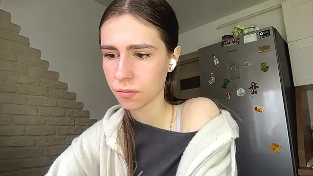 ElsieKuhlmann online show from April 11, 5:12 am