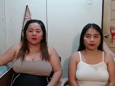 Snapshot of Seductive_Two0205 chatting on January 12, 9:14 am Seductive Two0205 online show from January 12, 9:14 am