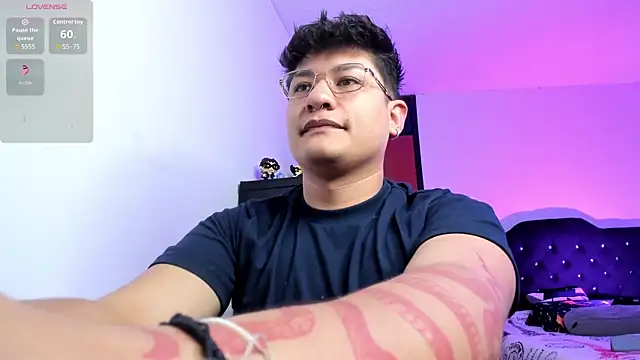 Theo Rowan online show from January 10, 11:12 am