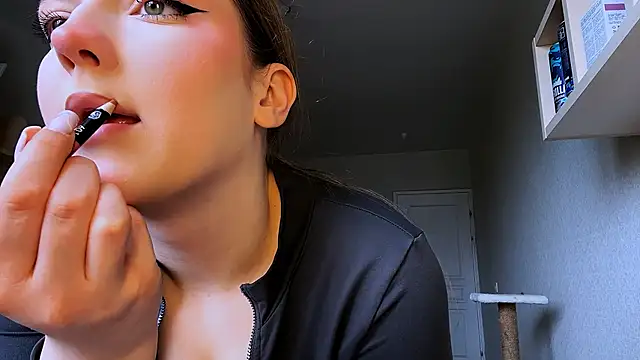 JammieMickiewicz online show from April 7, 11:32 am