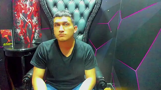 Snapshot of Lucca_Moretti chatting on January 8, 3:36 pm Lucca Moretti online show from January 8, 3:36 pm