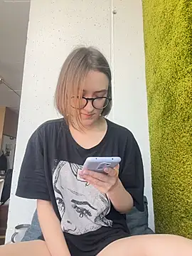 Snapshot of Persephone_Kore chatting on May 4, 12:23 pm Persephone Kore online show from May 4, 12:23 pm