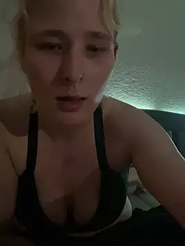 Snapshot of PurpleHazexx chatting on February 24, 9:57 pm PurpleHazexx online show from February 24, 9:57 pm