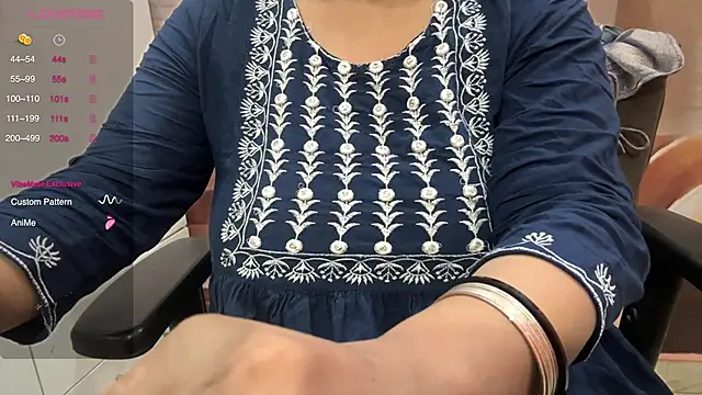 Snapshot of farfarwa chatting on June 1, 2:24 am farfarwa online show from June 1, 2:24 am