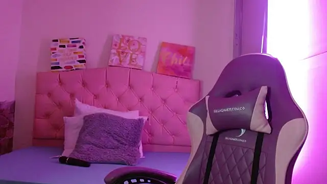 London Rivers19 online show from February 20, 2:52 am