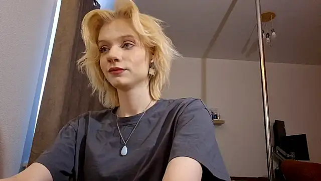 Snapshot of AuraNevera chatting on January 15, 5:23 am AuraNevera online show from January 15, 5:23 am