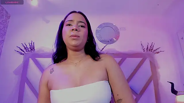 Snapshot of Alexxa_Carter chatting on February 8, 8:23 pm Alexxa Carter online show from February 8, 8:23 pm