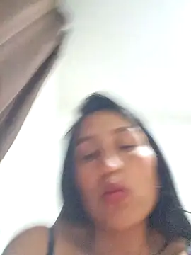 Snapshot of LunaRouuse_ chatting on February 3, 11:21 pm LunaRouuse online show from February 3, 11:21 pm